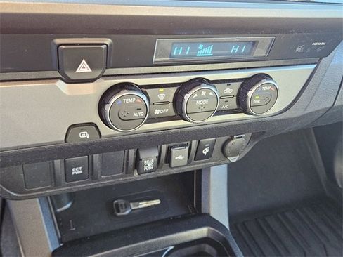 Used 2022 Toyota Tacoma TRD Off-Road image 20