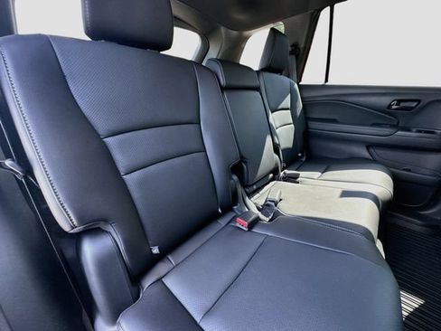 Used 2023 Honda Passport EX-L image 32