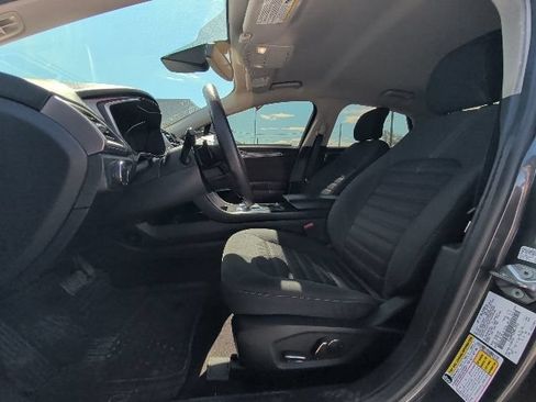 Used 2019 Ford Fusion SE FWD image 3