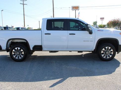 Used 2024 Chevrolet Silverado 2500 Custom w/ Custom Value Package AWD/4WD image 4