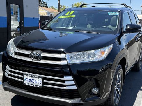 Used 2017 Toyota Highlander XLE AWD/4WD image 22