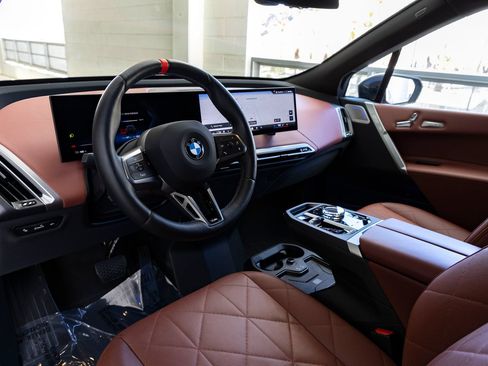 Used 2025 BMW iX M60 AWD/4WD image 17