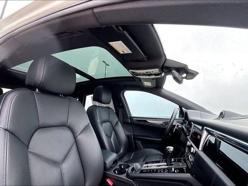 Used 2024 Porsche Macan image 27