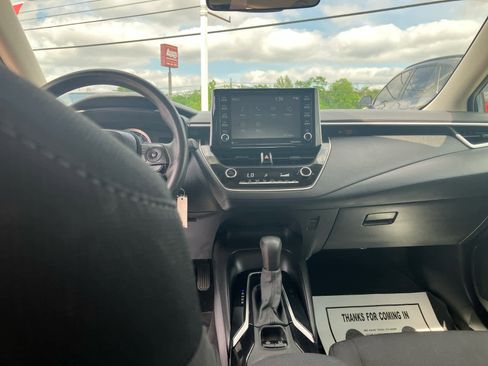 Used 2021 Toyota Corolla LE FWD image 27
