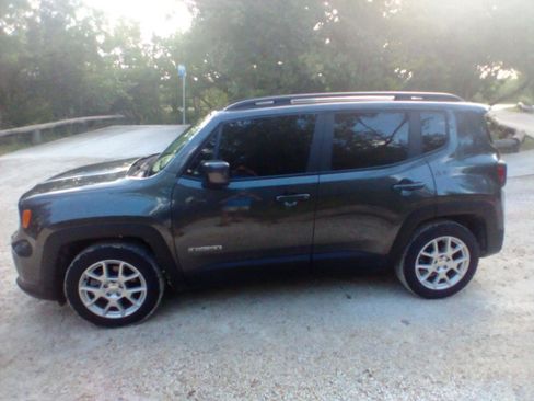 Used 2020 Jeep Renegade Latitude FWD image 2