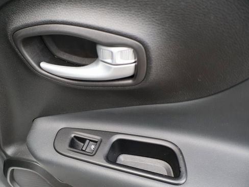 Used 2023 Jeep Renegade Trailhawk image 18