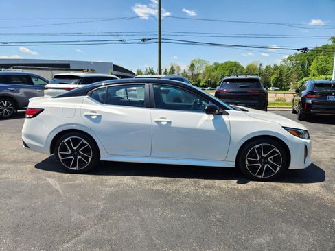 Used 2024 Nissan Sentra SR FWD image 6