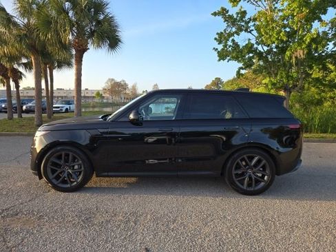 Used 2025 Land Rover Range Rover Sport SE image 2