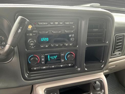 Used 2005 Chevrolet Avalanche Z71 w/ Sun And Sound Package AWD/4WD image 10