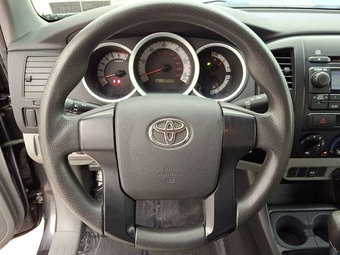 Used 2012 Toyota Tacoma 4x4 Access Cab image 16