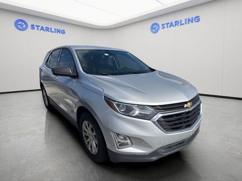 Used 2018 Chevrolet Equinox LS FWD image 2