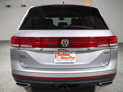 Used 2024 Volkswagen Atlas SE AWD/4WD image 8