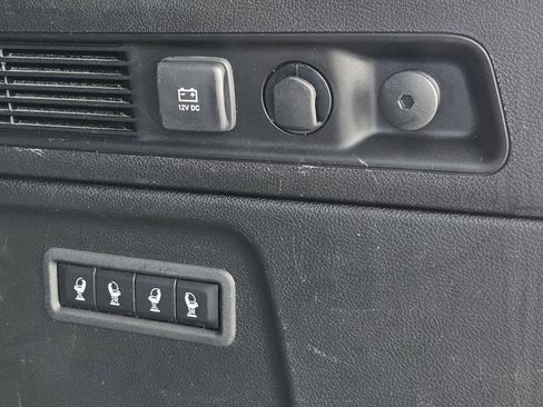 Used 2024 Jeep Wagoneer L Series II RWD image 9