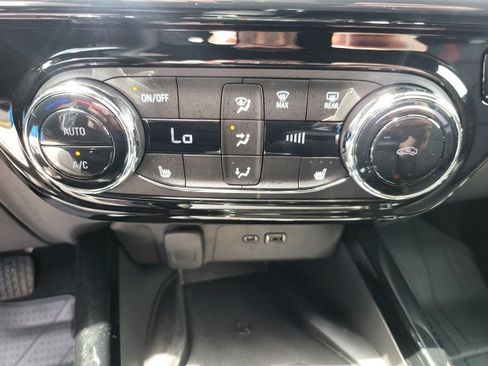 Used 2026 Chevrolet Trax RS w/ Sunroof Package FWD image 11