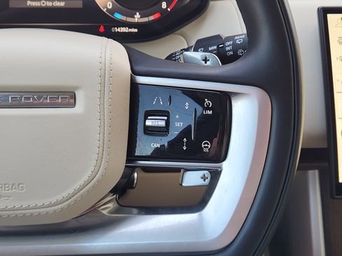 Used 2024 Land Rover Range Rover Long Wheelbase SE image 30