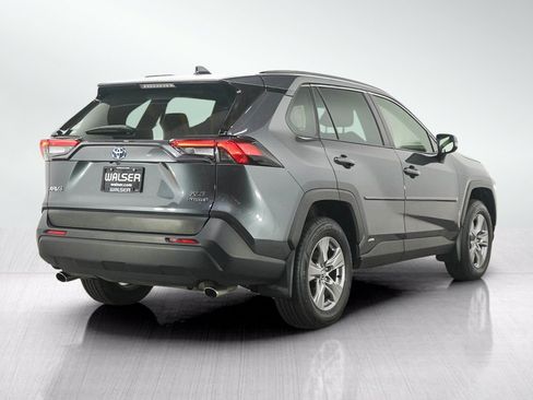 Used 2022 Toyota RAV4 XLE AWD/4WD image 5