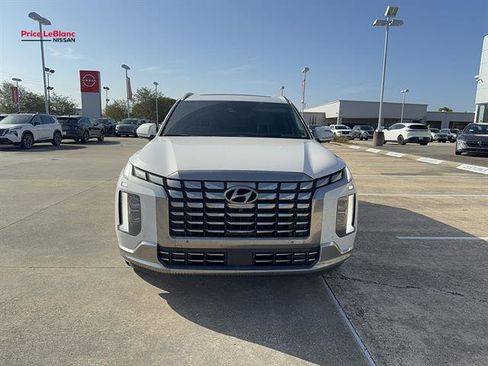 Used 2025 Hyundai Palisade Calligraphy FWD image 2