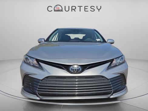 Used 2022 Toyota Camry LE image 9