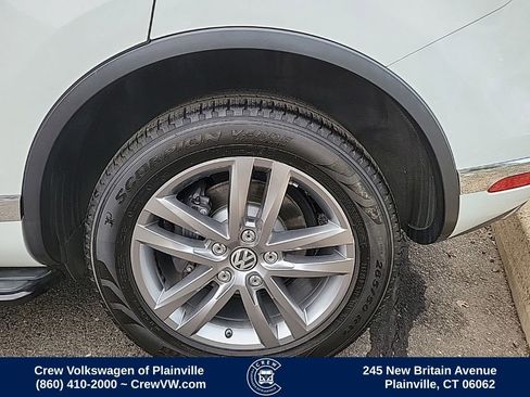 Used 2016 Volkswagen Touareg VR6 image 19