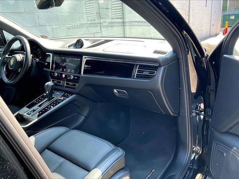 Certified 2026 Porsche Macan AWD/4WD image 19