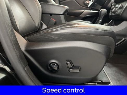 Used 2019 Jeep Cherokee Limited image 24