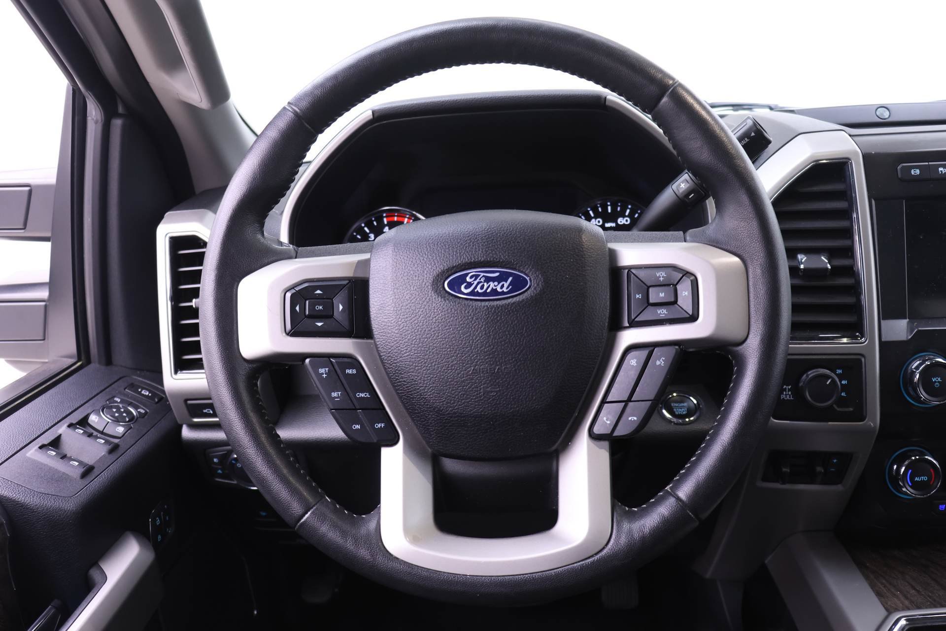 Used 2019 Ford F250 Lariat w/ Lariat Ultimate Package AWD/4WD image 12