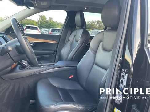 Used 2022 Volvo XC90 T5 Momentum FWD image 18