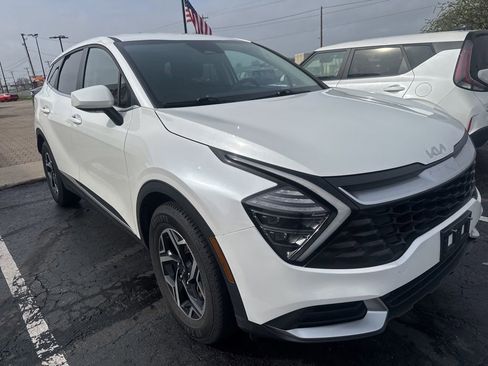 Used 2024 Kia Sportage LX image 2