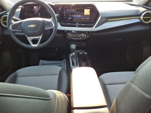 Used 2024 Chevrolet Trax LT w/ Driver Confidence Package FWD image 16
