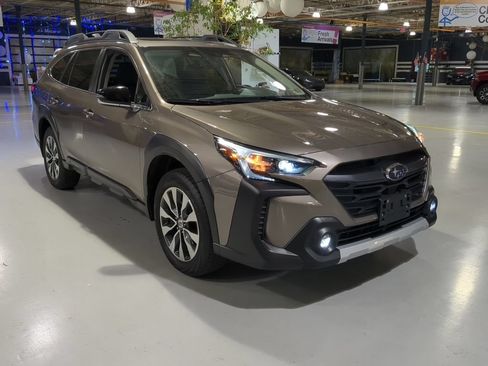 Used 2023 Subaru Outback Limited XT AWD/4WD image 5