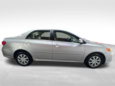 Used 2011 Toyota Corolla LE FWD image 4