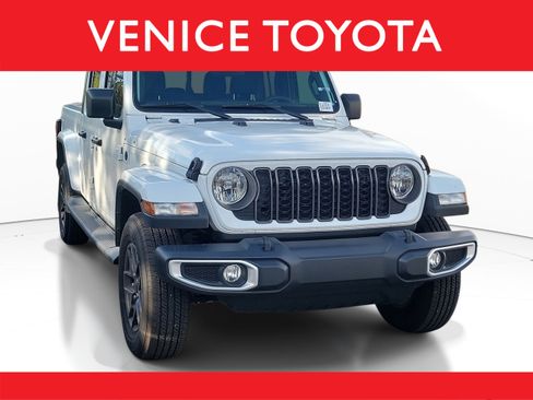 Used 2024 Jeep Gladiator Sport image 1
