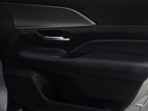 Used 2024 Toyota Grand Highlander XLE image 9