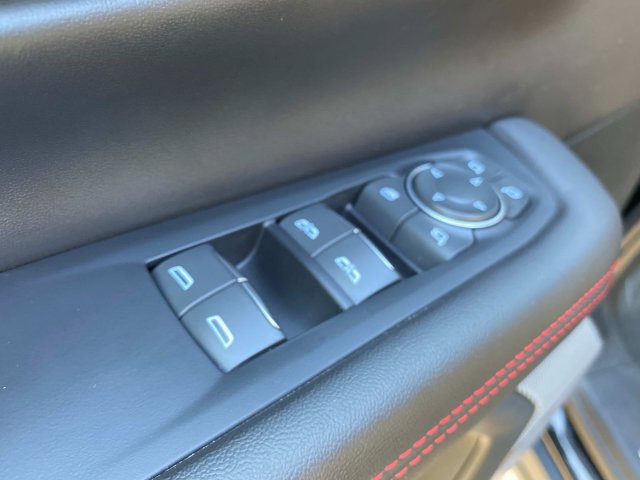 Used 2025 GMC Yukon AT4 Ultimate AWD/4WD image 15