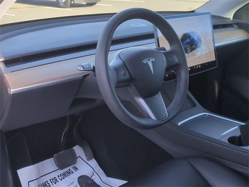Used 2022 Tesla Model Y Long Range image 20
