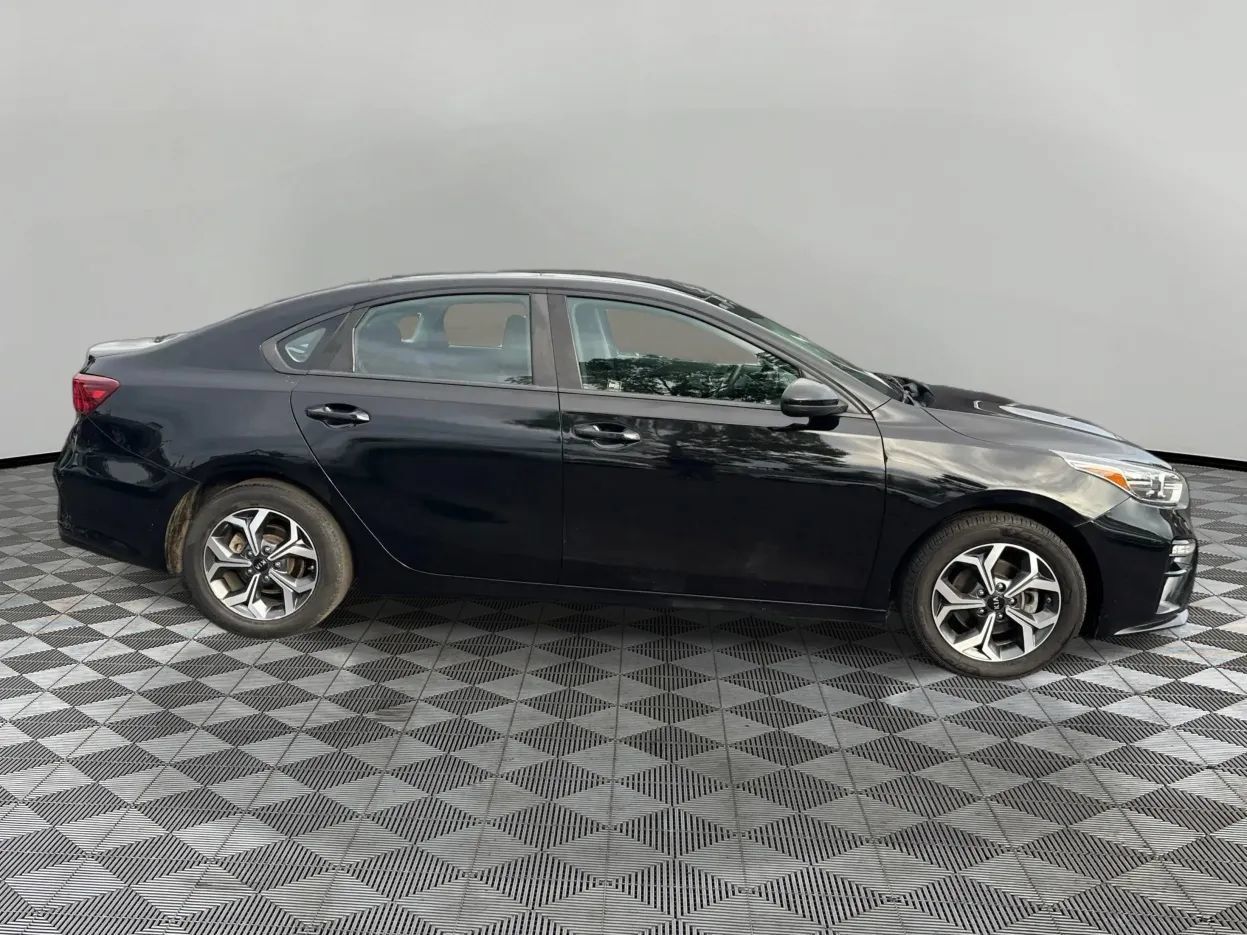Used 2019 Kia Forte LXS FWD image 4