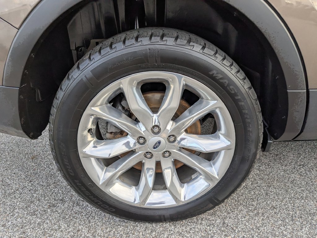 Used 2015 Ford Explorer XLT w/ Equipment Group 202B AWD/4WD image 21