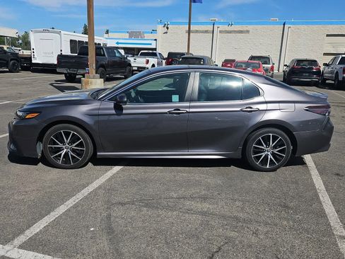 Used 2023 Toyota Camry SE image 5