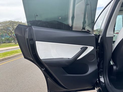 Used 2022 Tesla Model Y Long Range AWD/4WD image 16