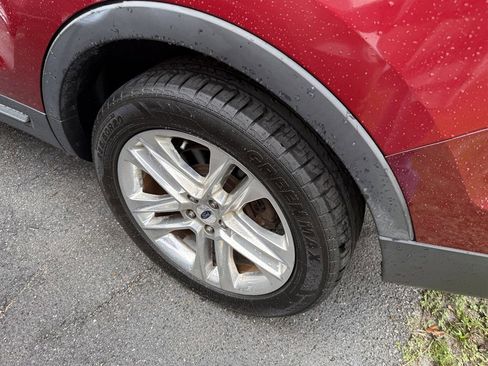 Used 2017 Ford Explorer XLT w/ Equipment Group 202A image 7