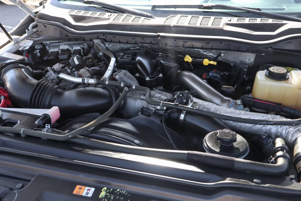Used 2017 Ford F550 2WD Regular Cab Super Duty image 11