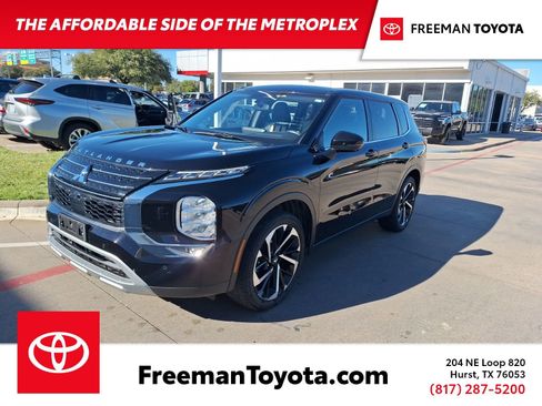 Used 2022 Mitsubishi Outlander SE image 1