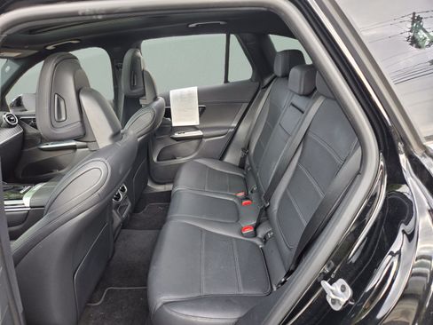 Used 2024 Mercedes-Benz GLC 300 4MATIC image 20