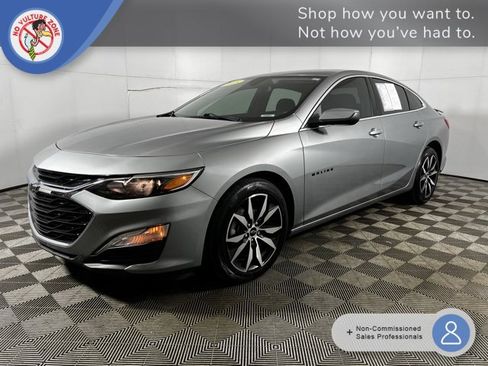 Used 2025 Chevrolet Malibu RS image 1