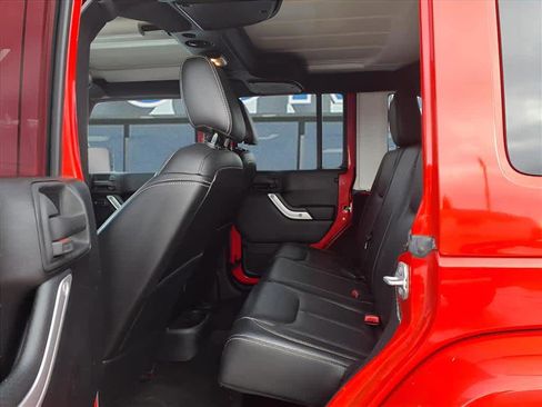 Used 2015 Jeep Wrangler Unlimited Sahara w/ Connectivity Group image 9