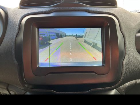 Used 2020 Jeep Renegade Latitude w/ Cold Weather Group AWD/4WD image 6
