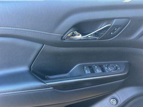 Used 2023 GMC Acadia SLT image 10