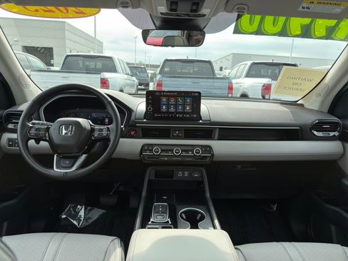 Used 2025 Honda Pilot Elite image 33