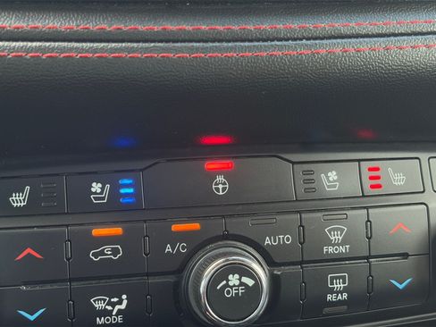 Used 2025 Dodge Durango GT AWD/4WD image 19
