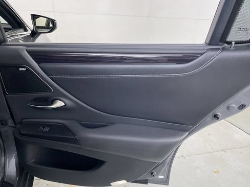 Used 2020 Lexus ES 300h Ultra Luxury w/ Accessory Package 2 FWD image 23